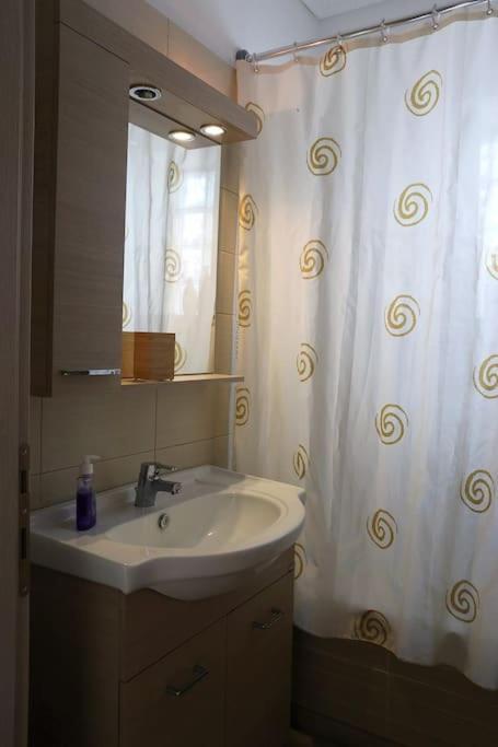 Apartamento Fly Me To The Moon! Atenas Exterior foto